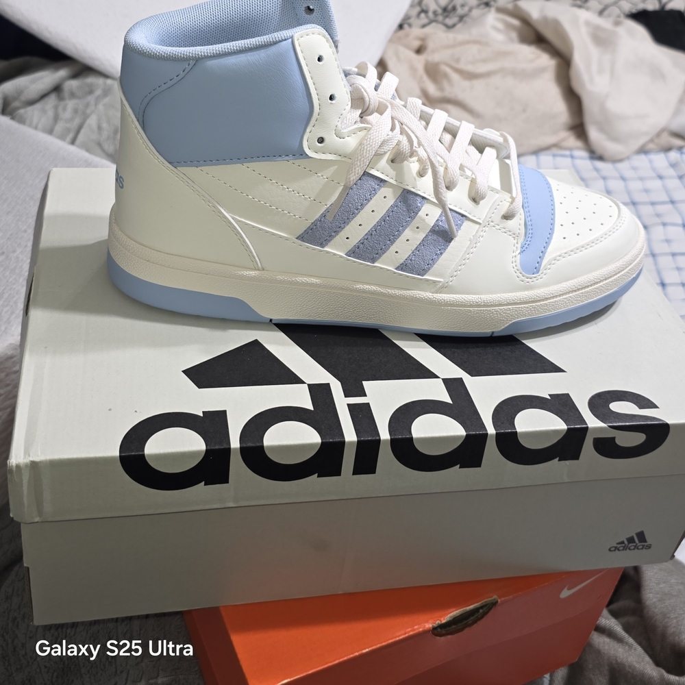 Adidas Women's Sneakers - Cream and Light Blue